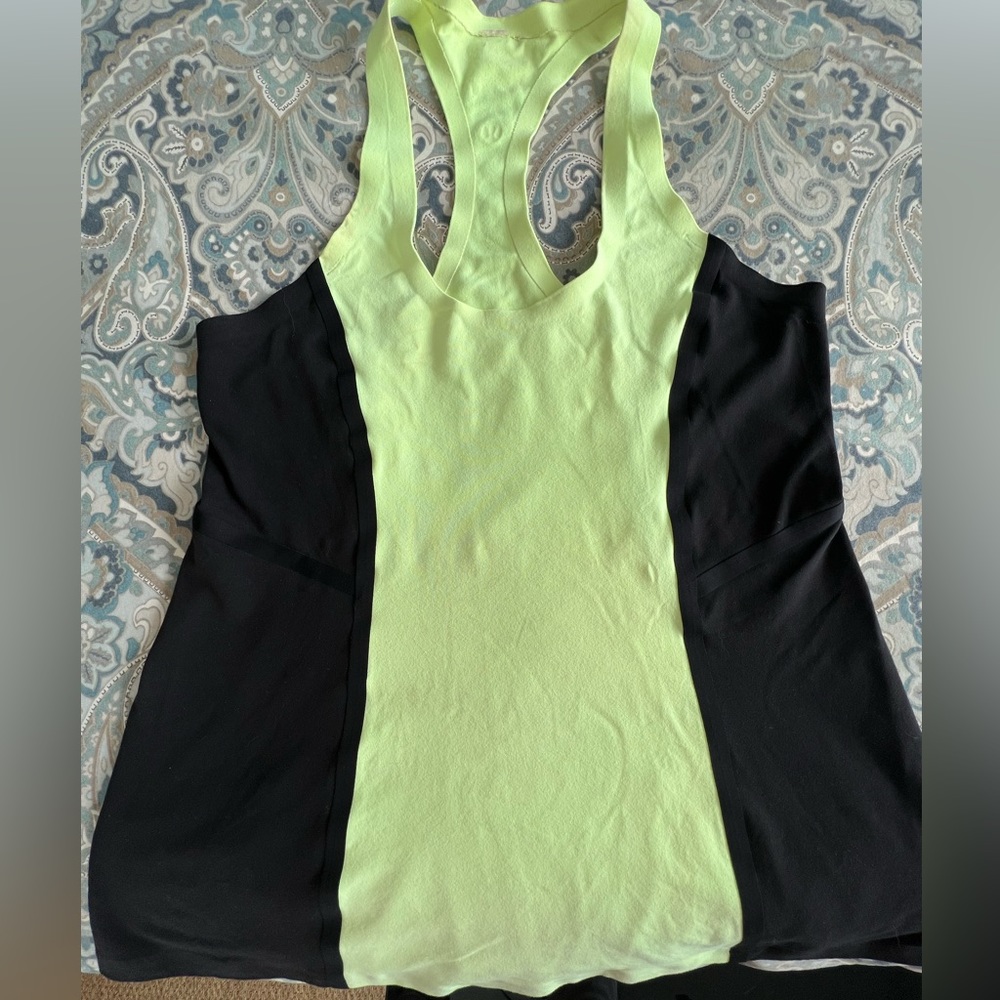 Lululemon Racerback Tanktop Fits size 6-8 - Picture 2 of 4